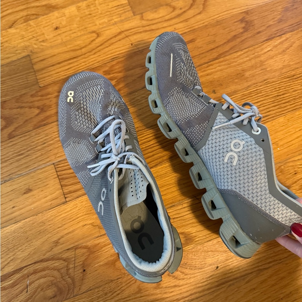 ON Women's Gray Sneakers